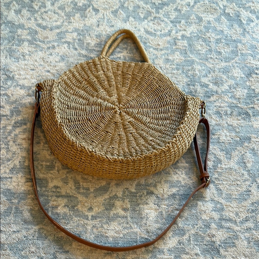 Abercrombie & Fitch Tan and Brown Crossbody Bag with Woven Design